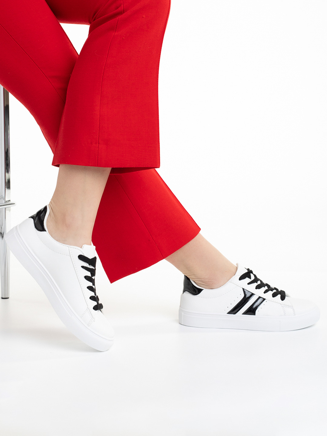 Pantofi sport dama albi cu negru din piele ecologica Sanaz